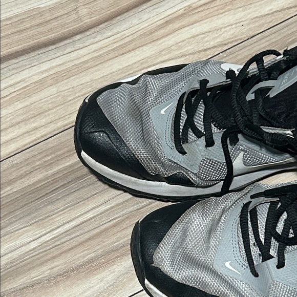 Nike Black and Gray Running Sneakers - Picture 2 of 7